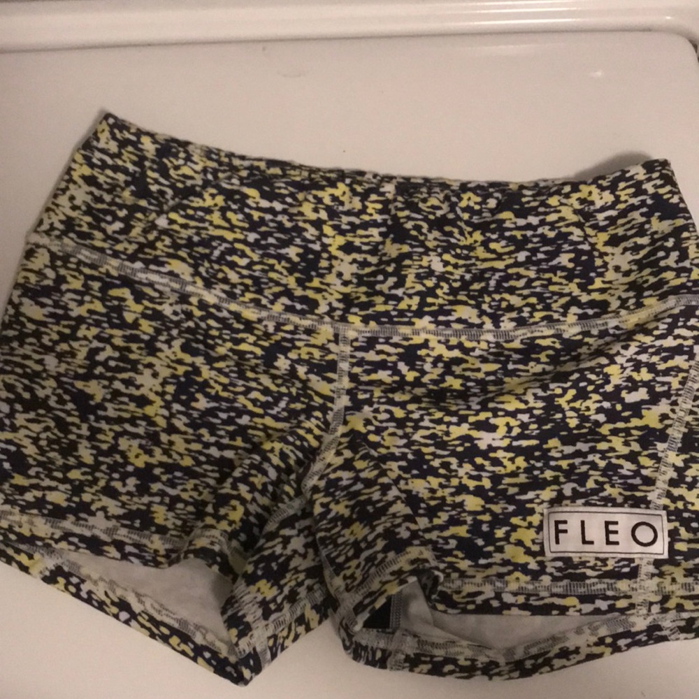Fleo 3.25 contour size medium shorts!